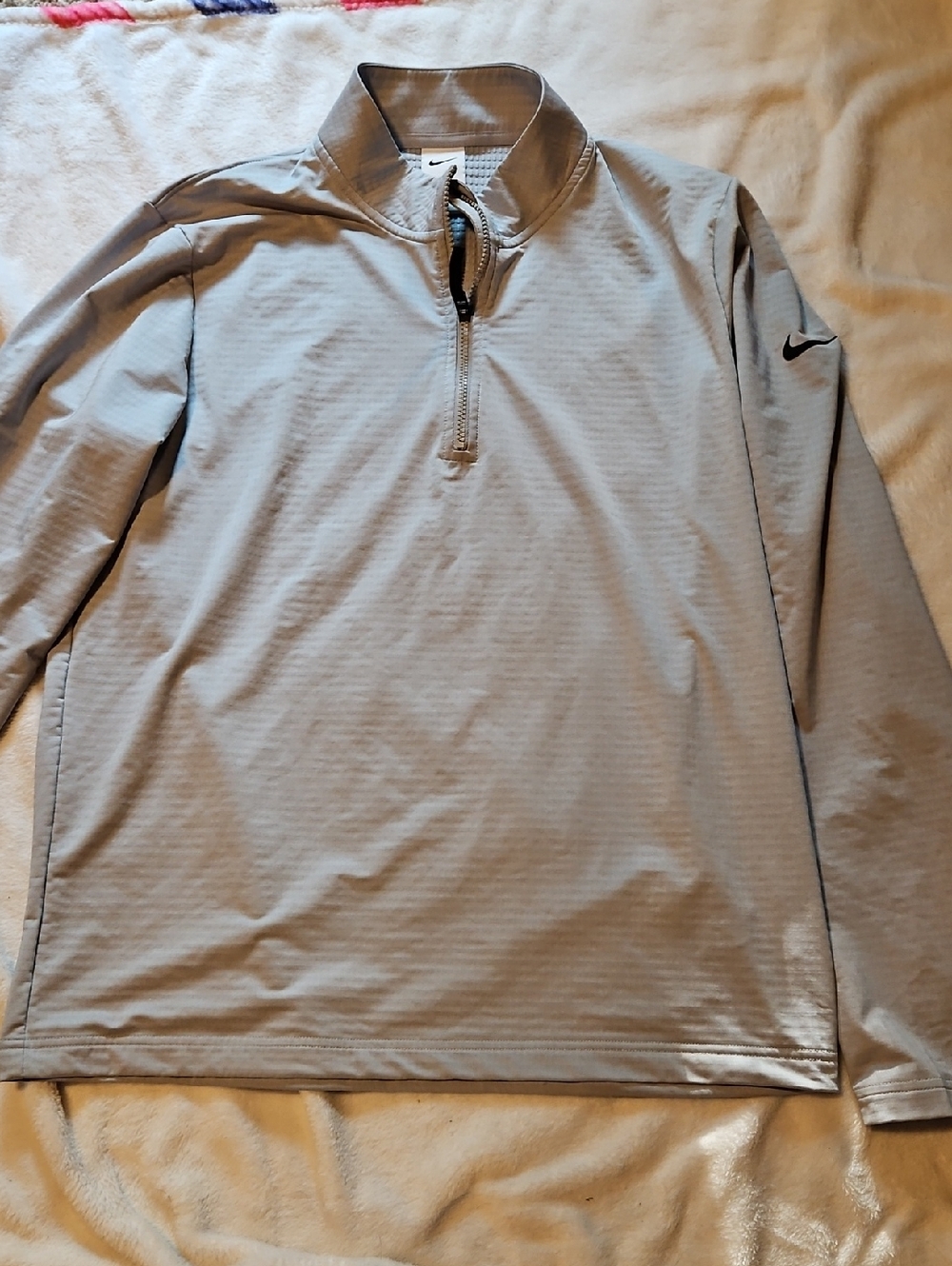 Nike Men’s Light Gray Quarter-Zip Performance Pullover